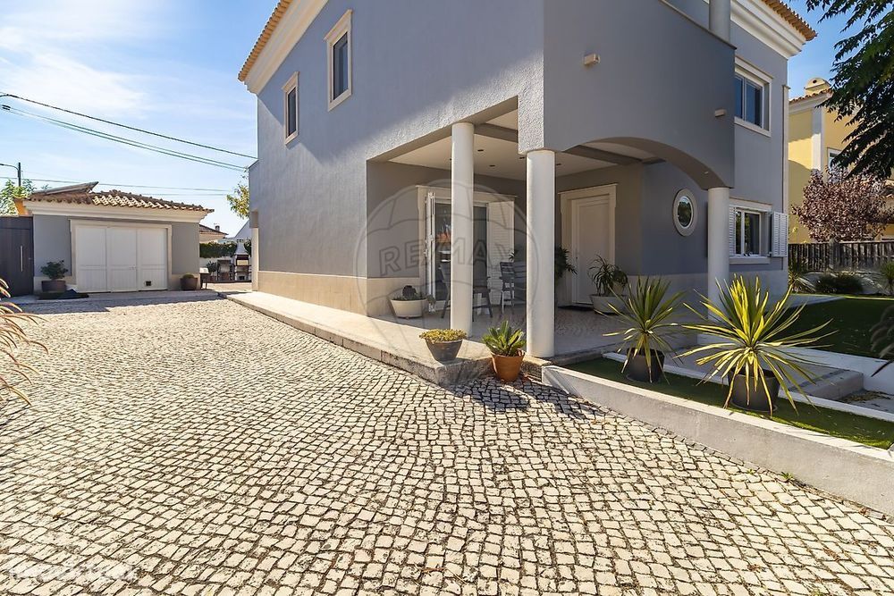 Moradia T5 para venda
