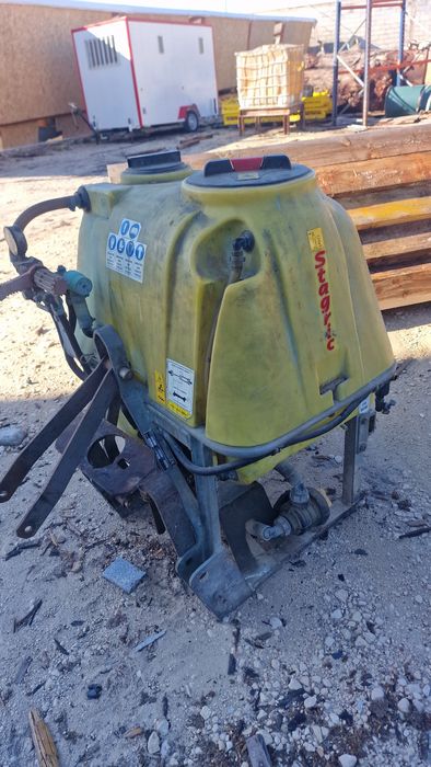 Tractor reboque maquina solfatar todo conjunto nas fotos