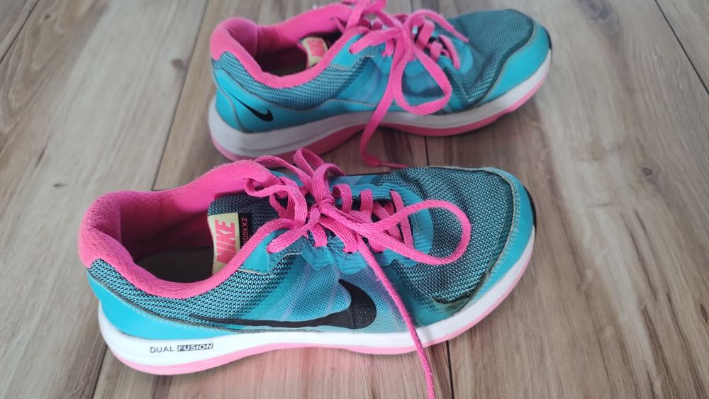 Sprzedam buty dla dziewczynki 35.5