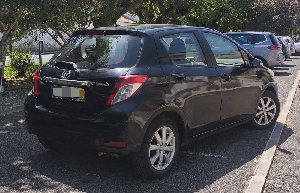Toyota Yaris 2013 — photo 3