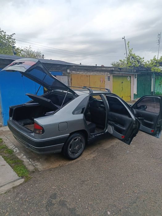 Renault Safrane.