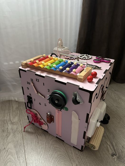 Великий бізі куб максимальної комплектації для дівчинки