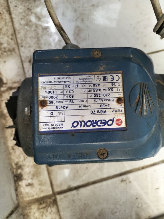 Bomba de água usada