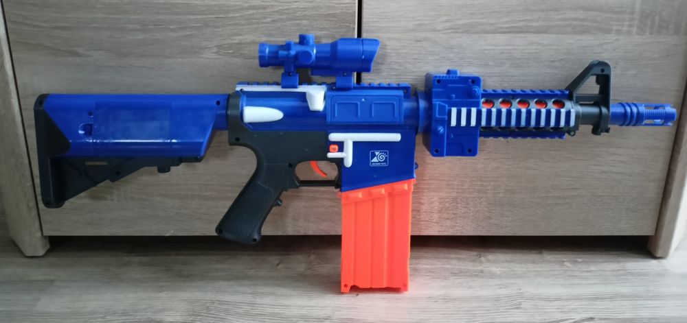 Witam sprzedam zabawkowy pistolet NERF
