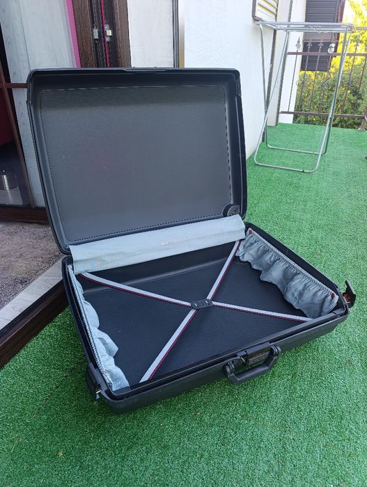Walizka podróżna Samsonite ,, pancerna "