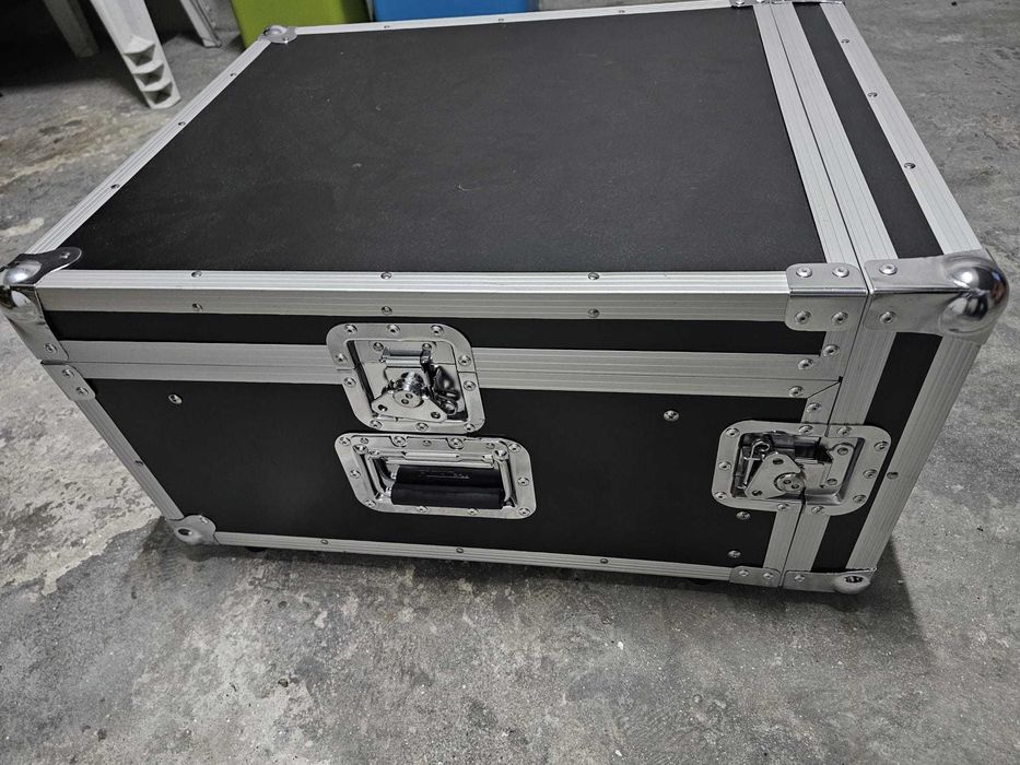 Mesa de Mistura Behringer Xenyx QX2442USB