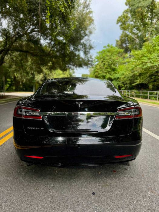 Tesla Model S      2017