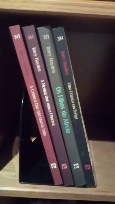 Original porta-livros em forma de arco - preto