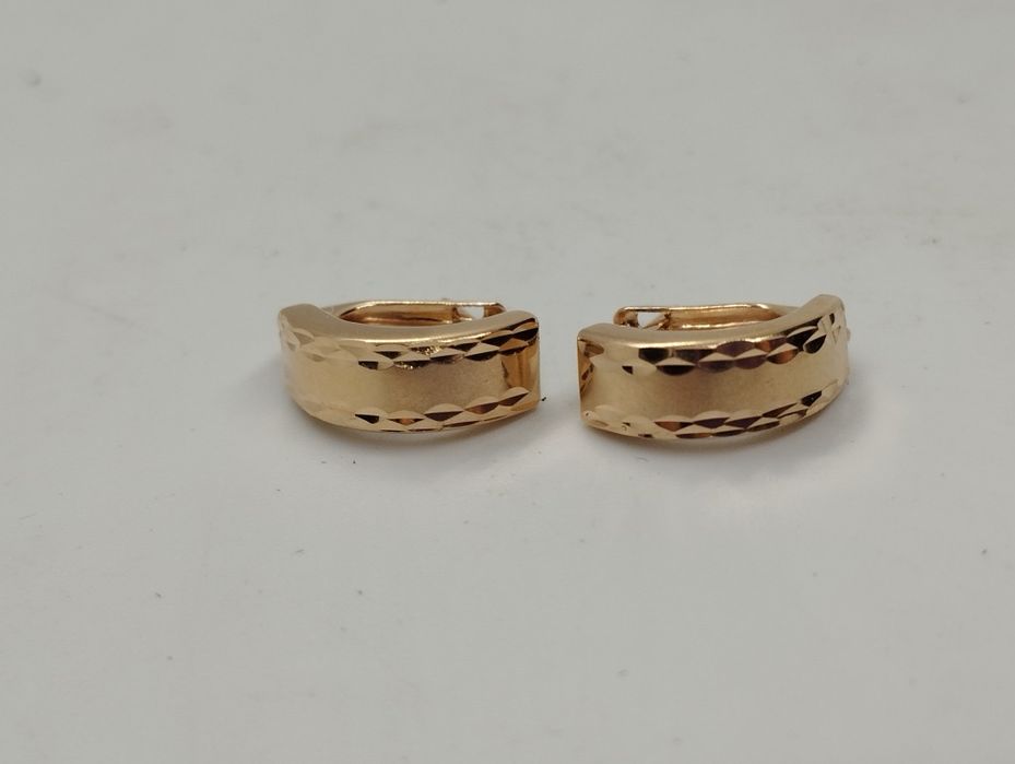 Золотые сережки 1.33 грамма