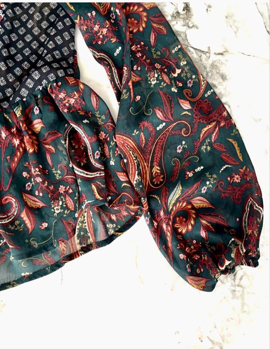 Przewiewna bluzka Stradivarius rozmiar S z baskinką