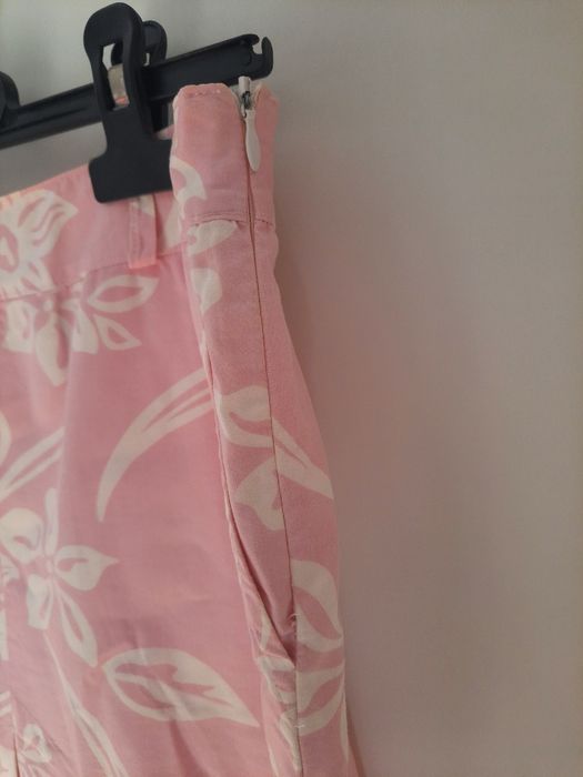 Saia com flores comprida