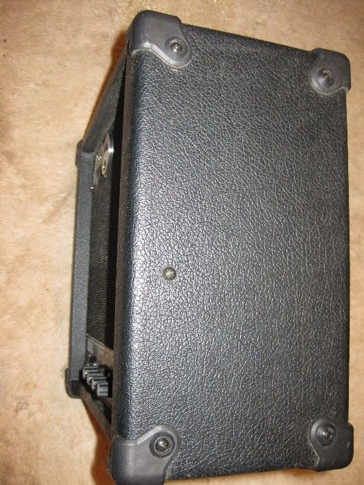 Продаётся комбоусилитель для бас - гитары Cort CM 10 В б/у в идеале