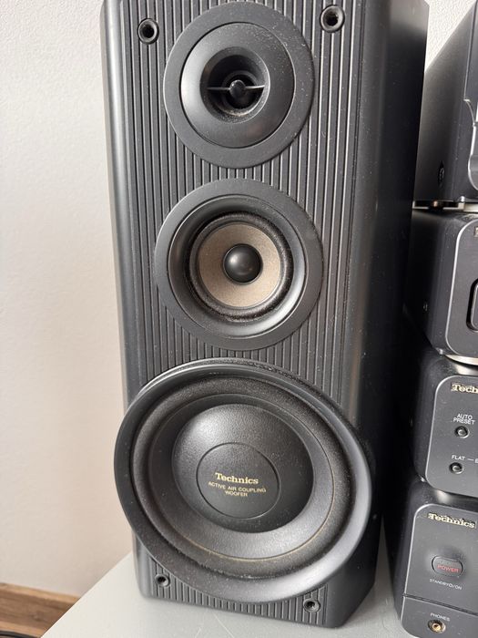 Wieża Technics CH610 z pilotem i kolumnami