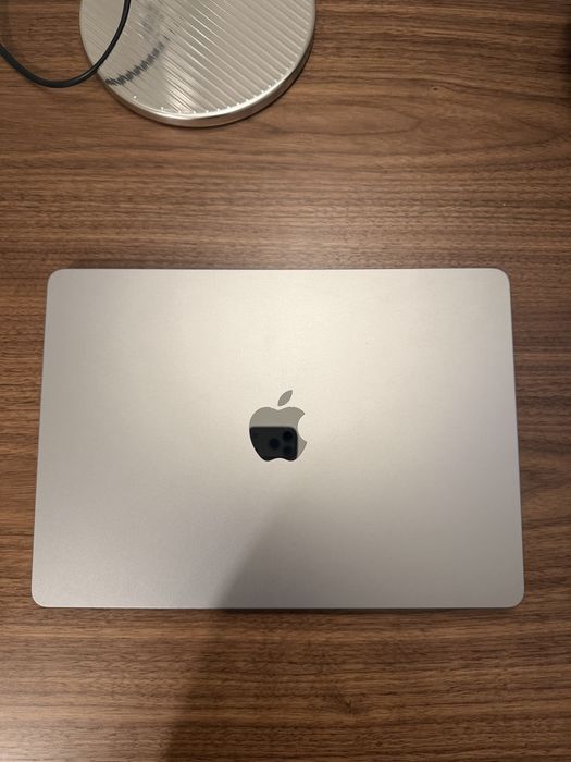 MacBook Air M2 2022 — 8GB RAM / 256GB SSD