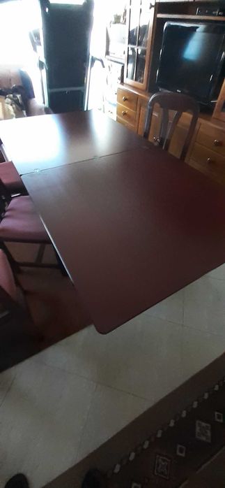 Mesa de jantar extensível com 4 cadeiras
