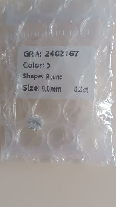 Moissanite genuína certificada.