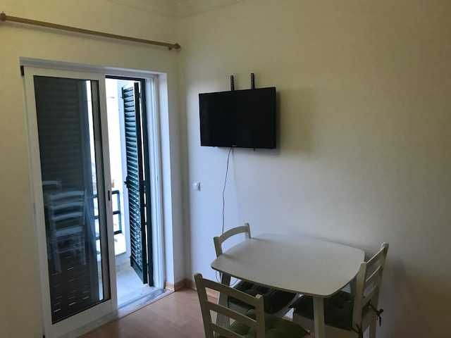 T2 com piscina, primeira linha de praia