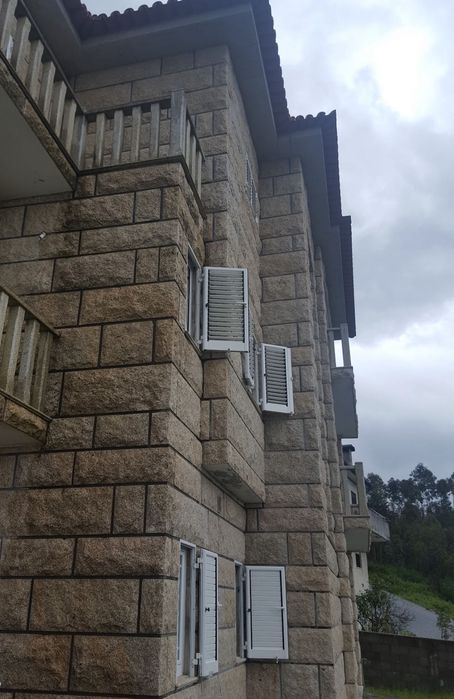 Caleiros e rufos de alumínio lacado