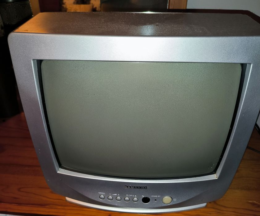 TV Samsung pequena, sem som