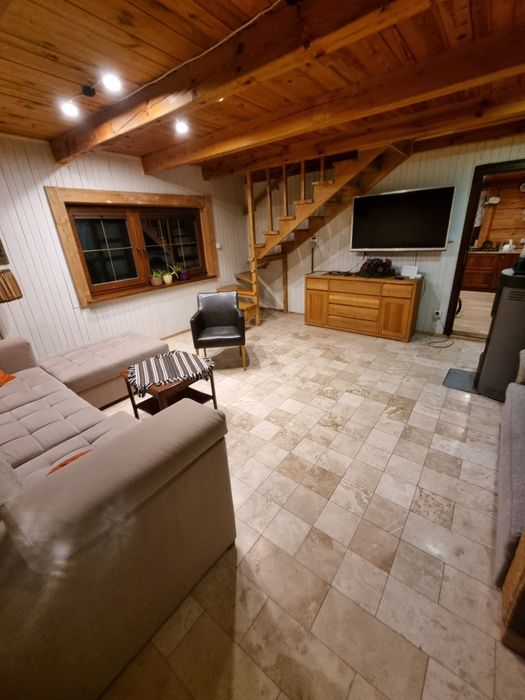 Zimowe noce las i widok gwiazd. Modrzewiowy domek nad Wkrą zaprasza