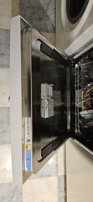Maquina lavar loiça INDESIT DWL DEA701B (lava mas não aquece)