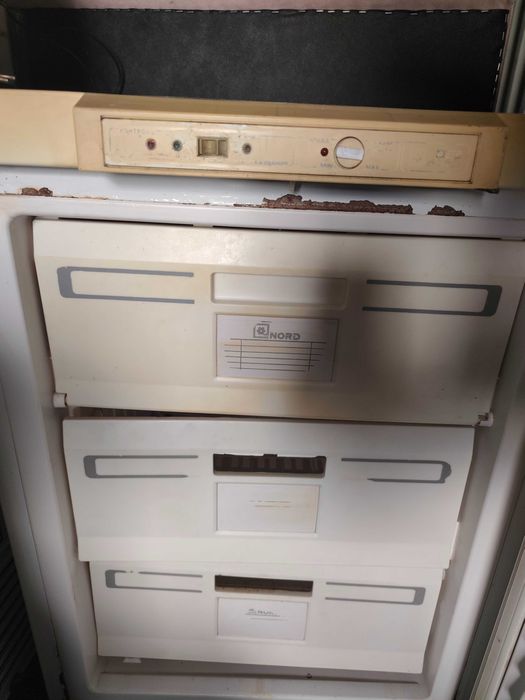 Продам морозилку Nord