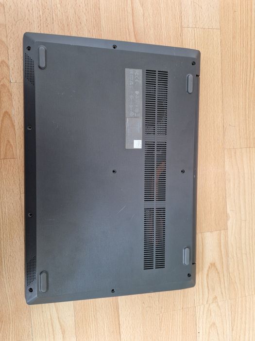 Вмикається На запчастини або під ремонт Lenovo v15-iil model82c5 ddr4 intel i5 10th gen