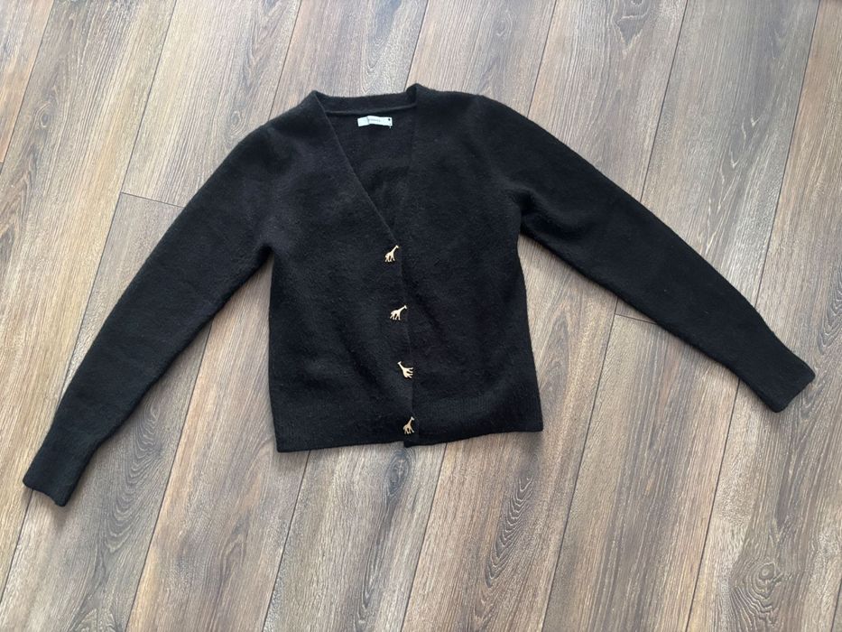 Czarny sweter Reserved