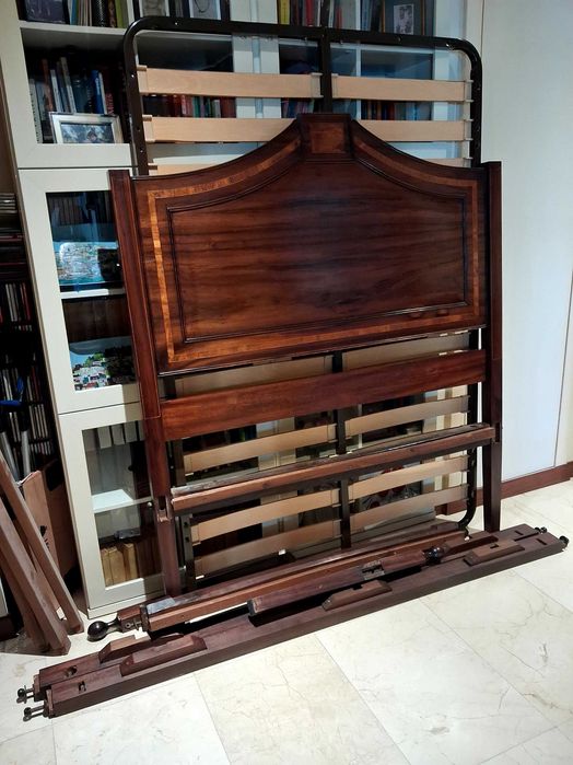 Cama D. Maria em excelente estado
