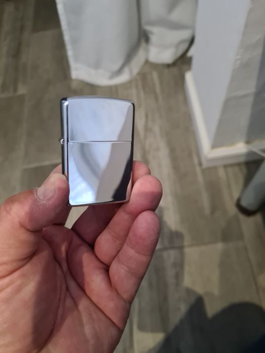 Zippo prateado como novo