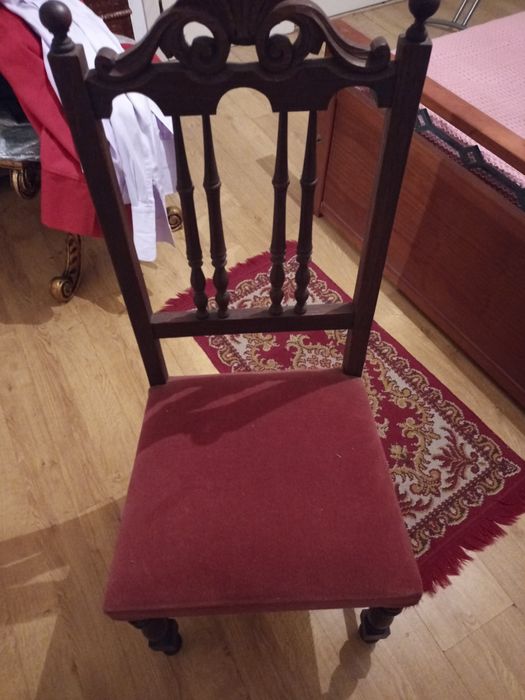 Cadeira antiga impecável