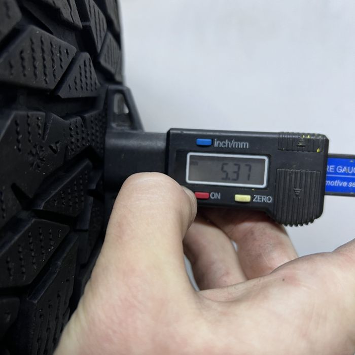 2шт зима 215/60/R16 Nokian WR D4