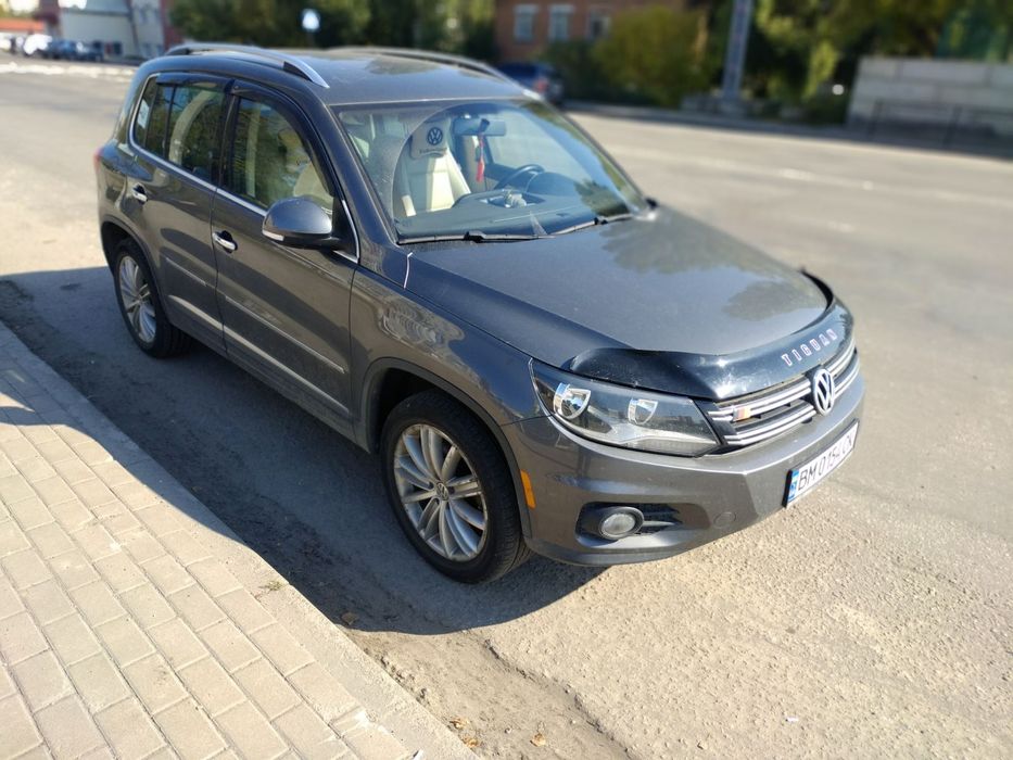 Автототранспорт Фольксваген-Тигуан серебристо серого цвета