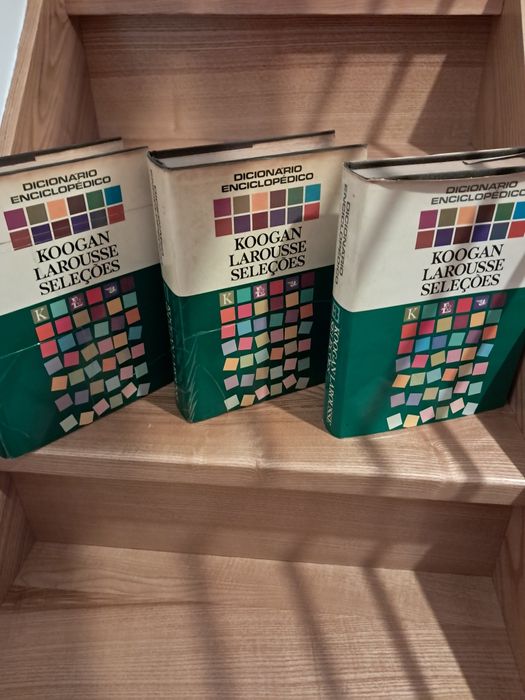 Vendo dicionário Enciclopédio