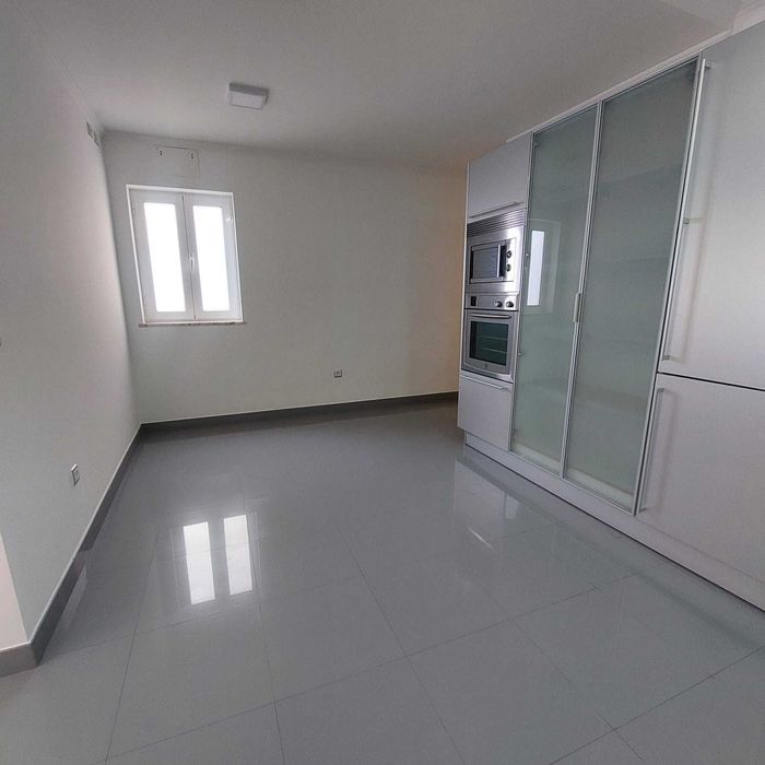 Apartamento T4 em Celas