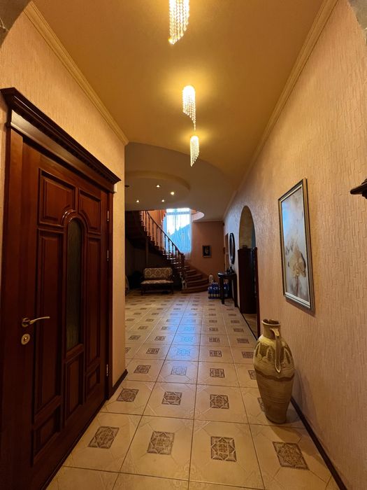 Продаю класний,стильний будинок,всього 10хв до Парку Шевченка та Озера