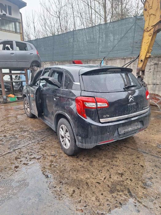 Є запчастини на Citroën C4 aircross 2015