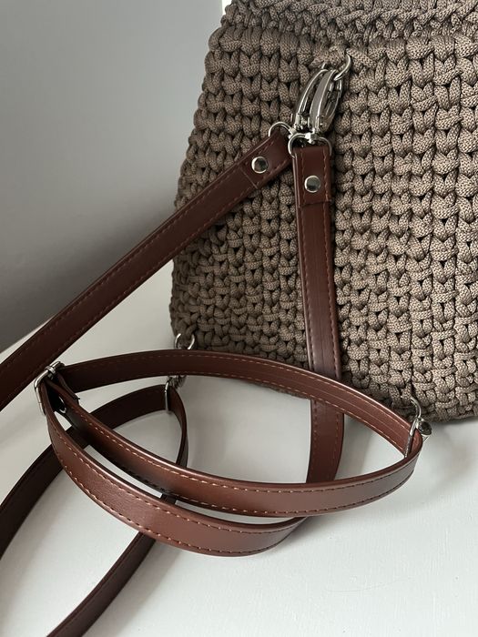 Mały plecak miejski, damski, handmade, na szydełku, ze sznurka