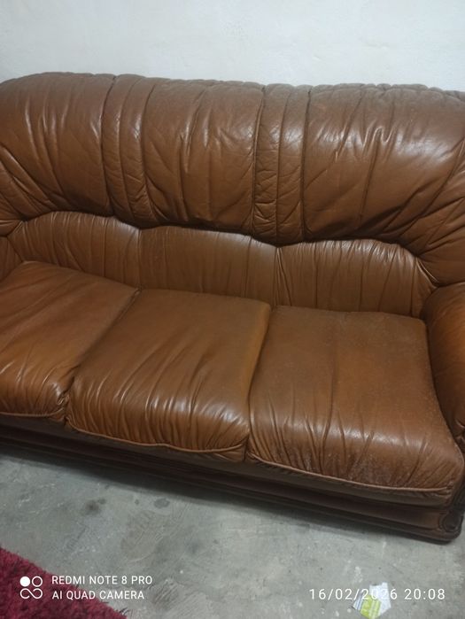 Sofá  de três lugares e duas individuais