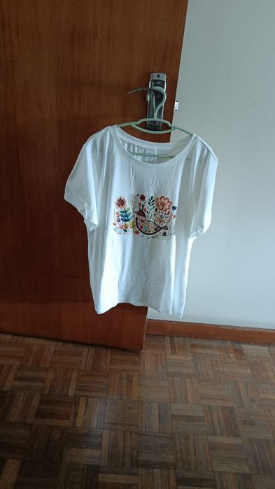 Camisolas lindas e novas.