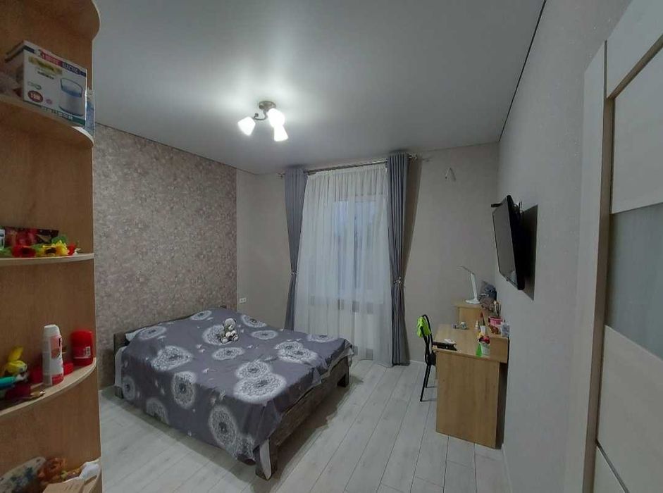 Продам добротный дом в  Великодолинском