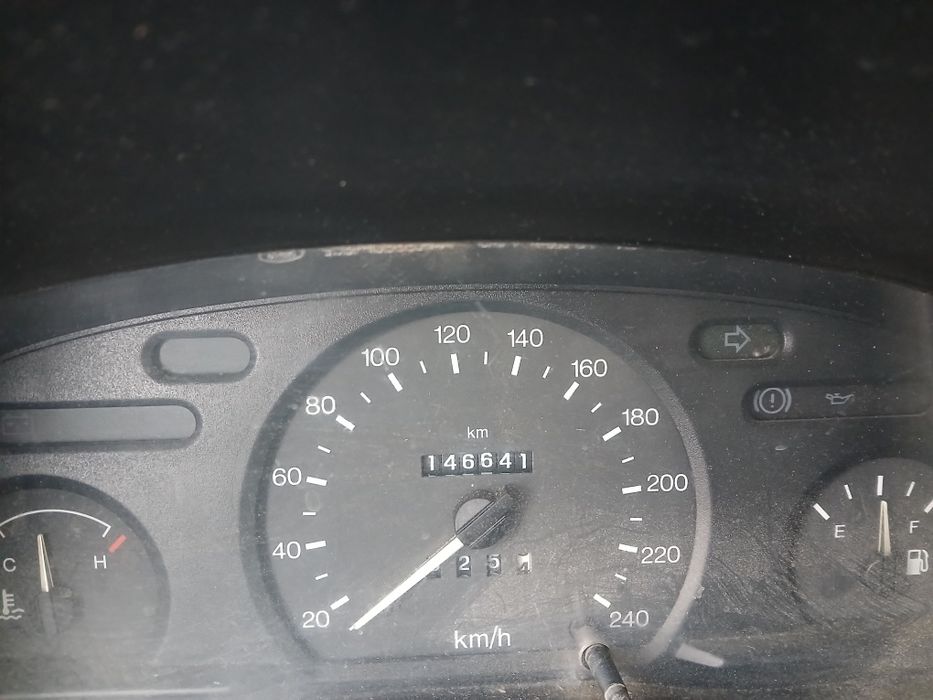 Ford transit 7 lugares e caixa de carga