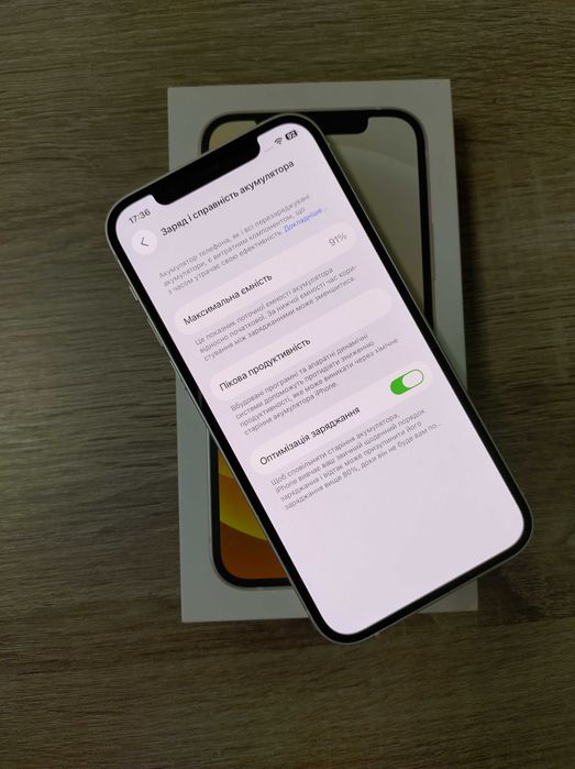 В дуже хорошому стані телефон Apple iPhone 12 на 128Gb