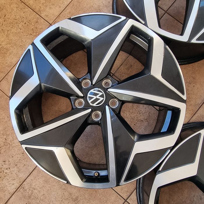 Диски VW R19 5x112 7.5j ET50 ЦО57.1 оригінал
Ціна за 4 диски 25000 грн.
Відправляю НП, Делівері.