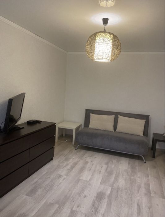 Сдам квартиру левый берег,2-х комн.посуточно,понедельно.Свободна