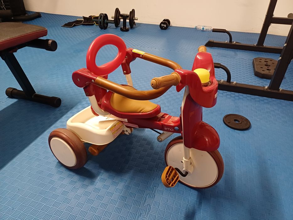 Triciclo pedais lindo