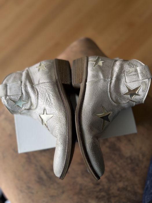 Botins ouvie em pele e couro