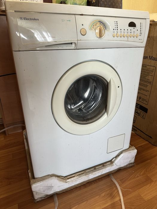 Пральна машинка Elecktrolux EWS 1046