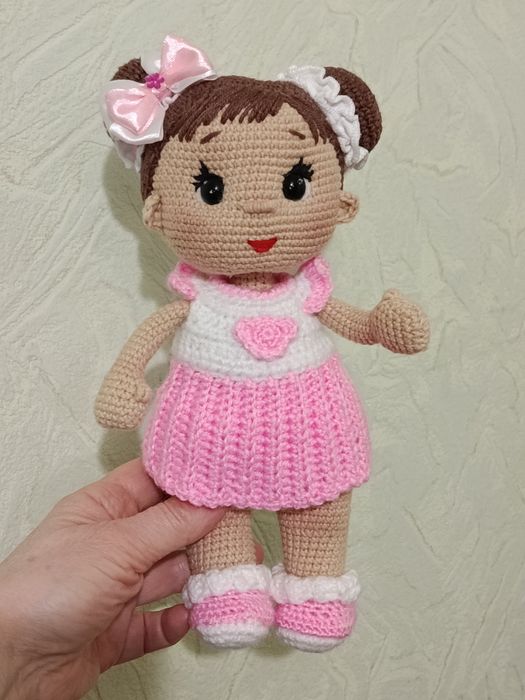 Подарунок.  В'язана лялька. Вязаная куколка. Амигуруми