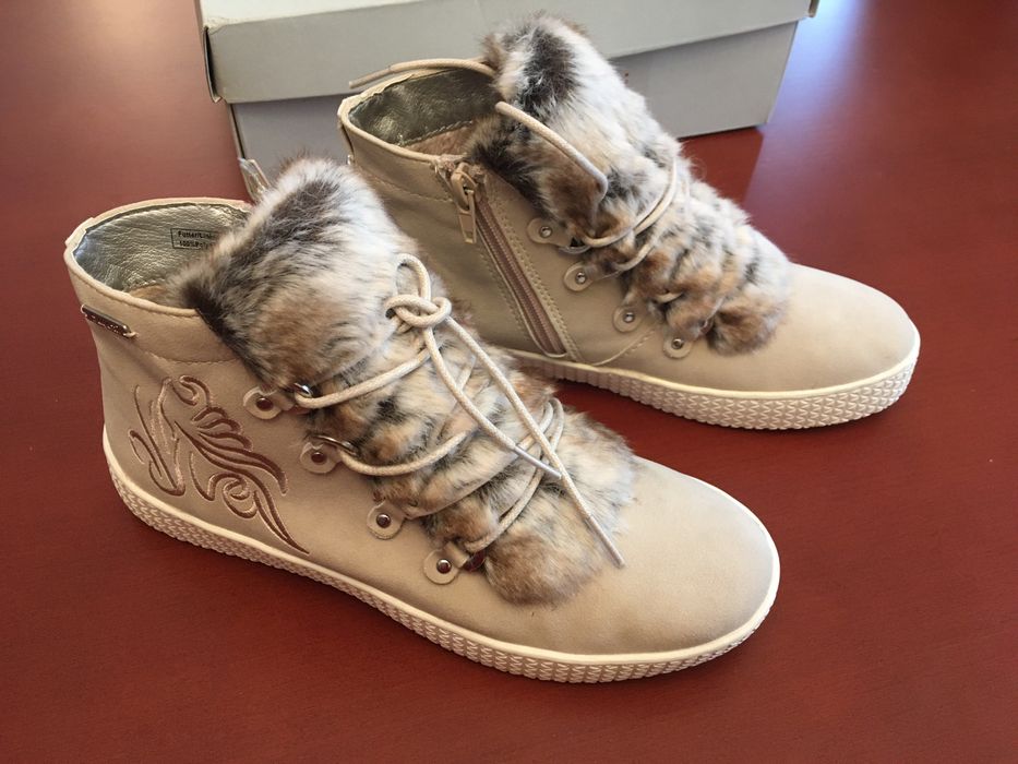 Buty damskie bugatti beżowe z futerkiem roz. 37 nowe nieużywane